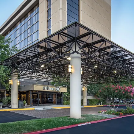 Hilton Sacramento Arden West Отели рядом с достопримечательностью «Арден Фейр Молл»