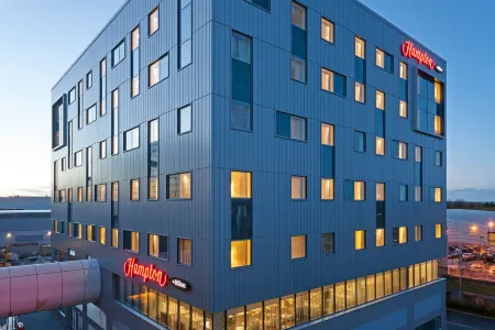 Hampton by Hilton London Gatwick Airport Отели рядом со станцией Gatwick Railway Station