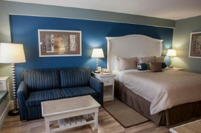 King Room with Sofa Bed and Lake View Watkins Glen Harbor Hotel Photo