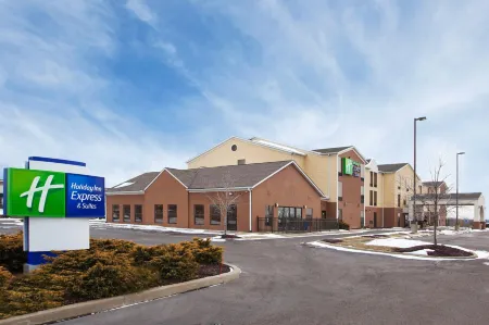 Holiday Inn Express & Suites Cleveland-Streetsboro