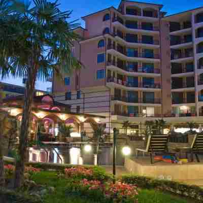 Karolina Vacation Apartments Hotel Exterior