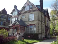 Manderley Bed and Breakfast فنادق في West Milwaukee