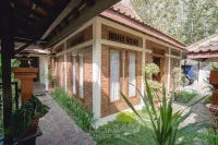 Girly Homestay Jogja Hotel di Moyudan
