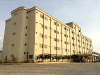 Pinnacle Hotels and Suites Отели в г. 