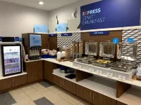 ホリデイ イン エクスプレス & スイーツ エバンズビル ノース by IHG - 朝食