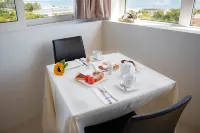White Hotel - servizio colazione