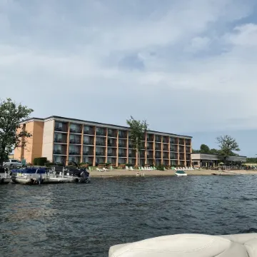 Holiday Inn DETROIT LAKES - LAKEFRONT by IHG