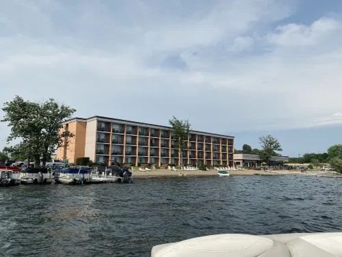 Holiday Inn DETROIT LAKES - LAKEFRONT by IHG