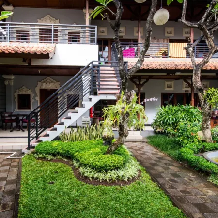 Puri Sading Hotel Отели рядом с достопримечательностью «Пляж Сегара»