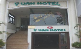 Y Van Hotel