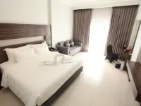 Helios Hotel & Convention Watampone Hotel di Kabupaten Bone