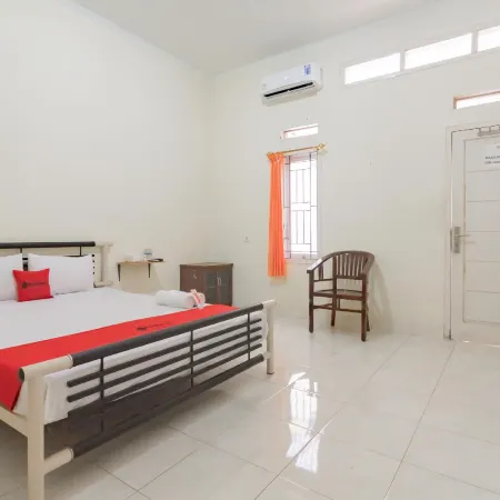 RedDoorz Syariah Near Tugu Pandanwangi Cianjur