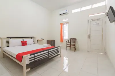 RedDoorz Syariah Near Tugu Pandanwangi Cianjur Hotels in Nagrak