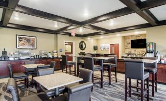 Cobblestone Hotel & Suites - Torrington