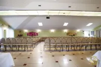 Aleksandriya-Peterhof Hotel Hotels in Peterhof