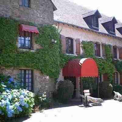 Manoir Henri IV Hotel Exterior