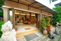 Fahluang Residence Hotels near Phichit Provincial Museum