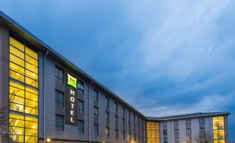 a hotel building with a large sign on its side , indicating that it is a holiday inn at Ibis Styles Barnsley