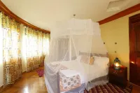 Top of the World Lodge Hotels in Bunyangabu
