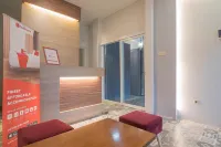 RedDoorz @ Kiaracondong Hotels in Batununggal