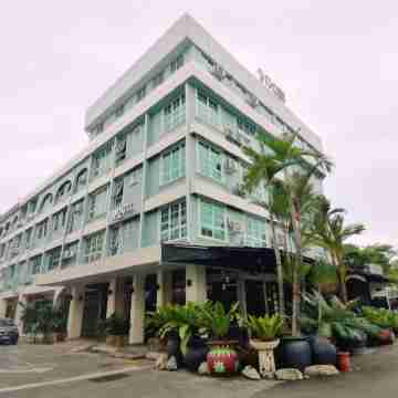 900 Inn Hotel Exterior