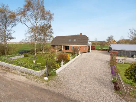 "Delina" - 200m from the Sea Отели в г. Лолланн