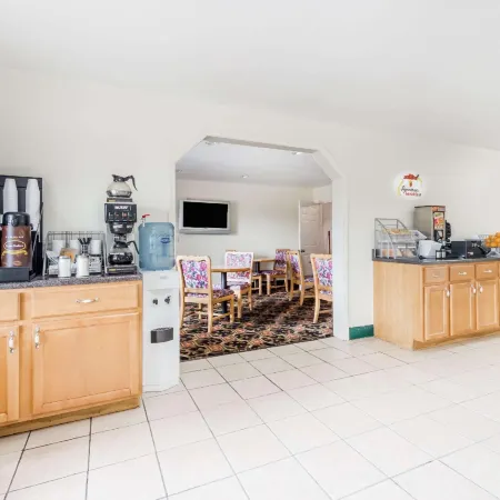 Super 8 by Wyndham Cleveland