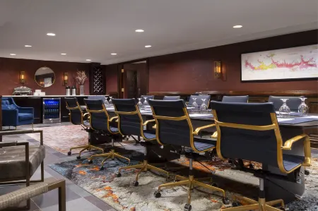 Seven Gables Inn, St. Louis West, a Tribute Portfolio Hotel Отели в г. Клейтон