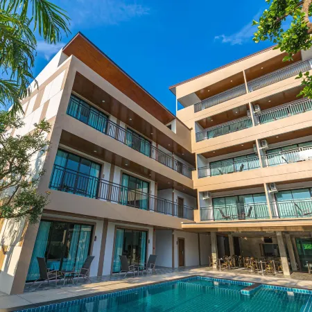 The Bell Airport Phuket Hotel Отели рядом с достопримечательностью «Пляж Наитхон»