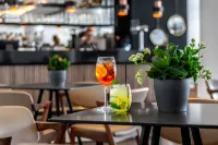 Crystal Springs Beach Hotel - bar