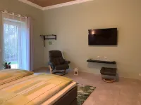 Apartment Garten Near Airport