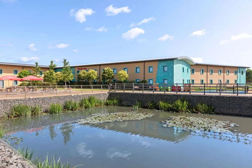 รามาดา บาย วินด์แฮม โคแบม