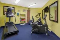 Howard Johnson by Wyndham Mystic - Gym
