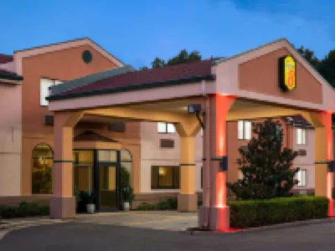 Super 8 by Wyndham Clinton Hotels in Clinton
