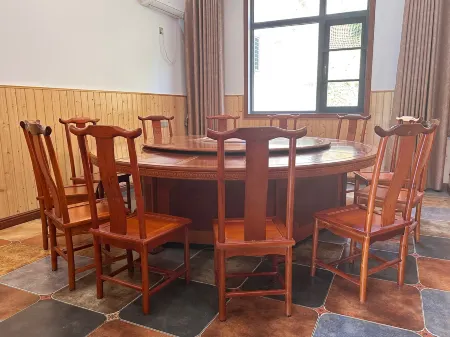 Lushan Xihai Golden Bay Farm Stay Отели рядом с достопримечательностью «Lushan Xihai Lake Island Ecological Tourist Area»