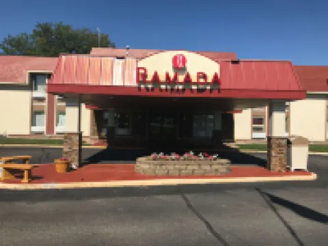 Ramada by Wyndham Albert Lea Hôtels à : 