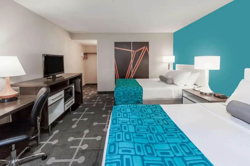 Howard Johnson by Wyndham Romulus Detroit Metro Airport