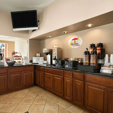 Super 8 by Wyndham Salinas