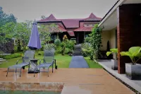 Villa Kendi Hotels in Genteng