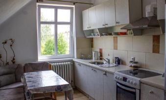 Domek na Wzgorzu - Housity