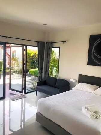 Limelight Village Отели рядом с достопримечательностью «Bottle Beach»