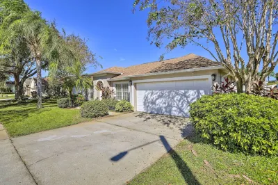 Bright Titusville Retreat w/ Lanai - Wfh Friendly!