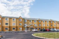 Super 8 by Wyndham Columbus West - parking