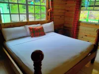 Pinard's Mountain Resort - Cottage 7 Hotels near Champagne Beach