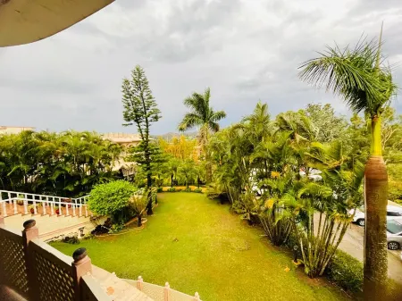 Palanpur Palace Отели рядом с достопримечательностью «Guru Sikhar»