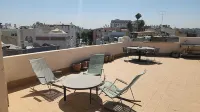 Designed Jaffa Haven with Rooftop by Sea N' Rent Hoteles en Bat Yam