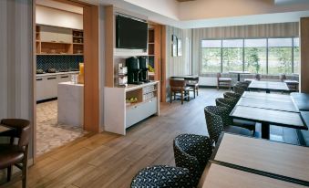 Holiday Inn Express & Suites Fairbanks
