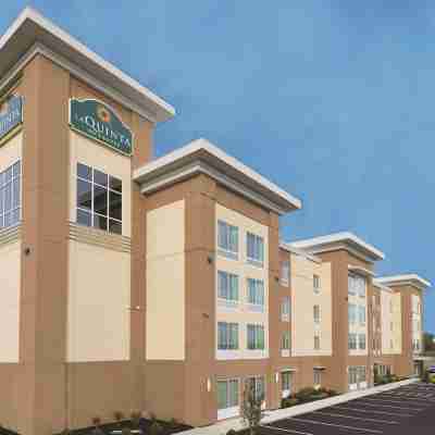 La Quinta Inn & Suites by Wyndham Paducah Hotel Exterior