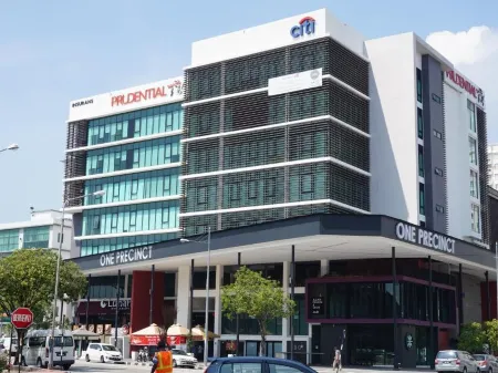 Super 8 Hotel @ Bayan Baru Отели в г. Баян Лепас