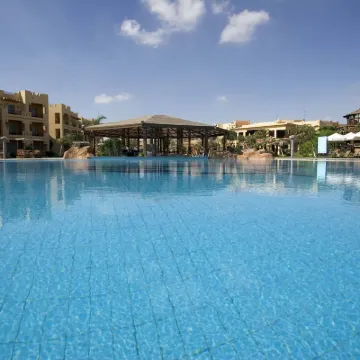 منتجع جولف سويس إن بيراميدز Hotels near October University for Modern Sciences & Arts